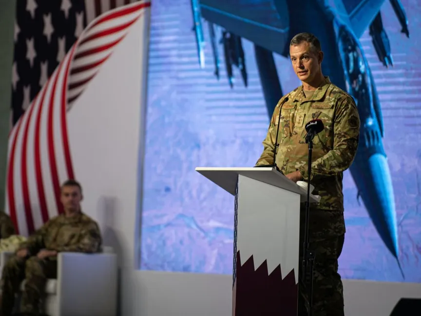 قائد القيادة المركزية للقوات الجوية الأميركية الجنرال ألكسوس جرينكويتش يلقي خطاباً بقاعدة العديد الجوية بقطر بمناسبة توليه منصبه الجديد - قطر - 21 يوليو 2022 - United States Air Forces Central