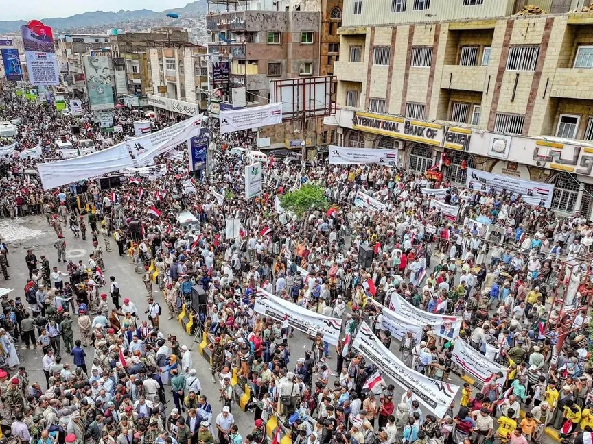 مسيرة جماهيرية حاشدة في تعز دعماً لمعركة التحرير وحماية السيادة اليمنية. 23 يوليو 2026 - الشرق