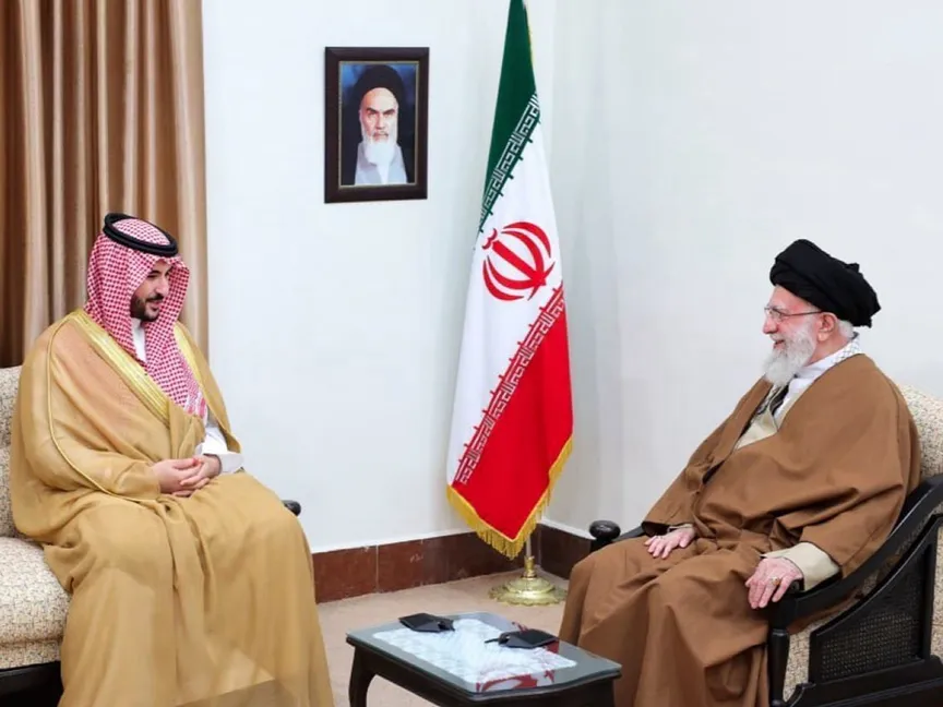 وزير الدفاع السعودي الأمير خالد بن سلمان يلتقي المرشد الإيراني علي خامنئي في طهران. 17 أبريل 2025 - x/modgovksa