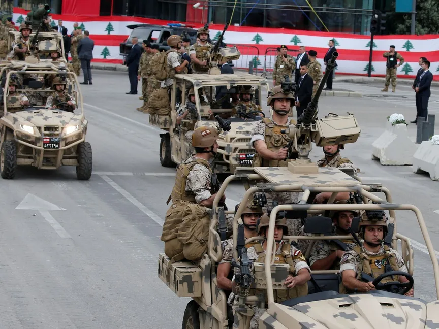 عناصر من الجيش اللبناني يشاركون في عرض عسكري للاحتفال بالذكرى 74 لاستقلال لبنان، بيروت. (صورة غير مؤرخة) - REUTERS