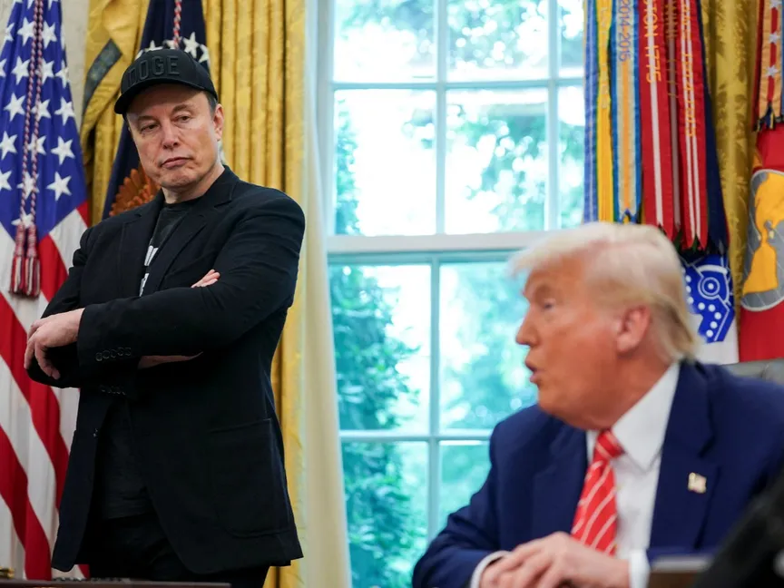 الرئيس الأميركي دونالد ترمب وإيلون ماسك في المكتب البيضاوي. واشنطن. 30 مايو 2025 - Reuters