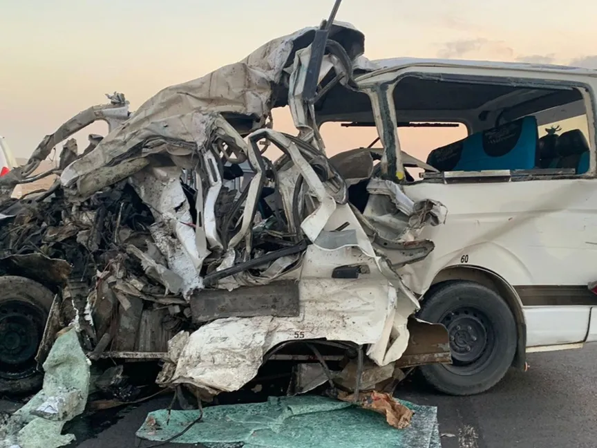 صورة متداولة على وسائل التواصل الاجتماعي لإحدى السيارتين اللتين تعرضتا لحادث اصطدام على الطريق الإقليمي في مصر. 5 يوليو 2025