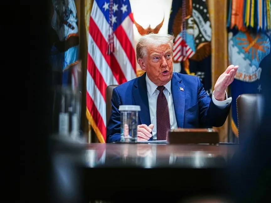 الرئيس الأميركي دونالد ترمب خلال اجتماع مع إدارته في البيت الأبيض. 26 أغسطس 2025 - Bloomberg