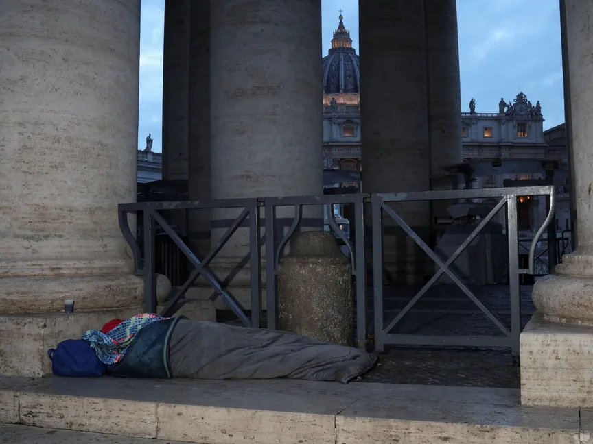 "نصفهم مهاجرون".. مئات المشردين يموتون سنوياً في شوارع إيطاليا