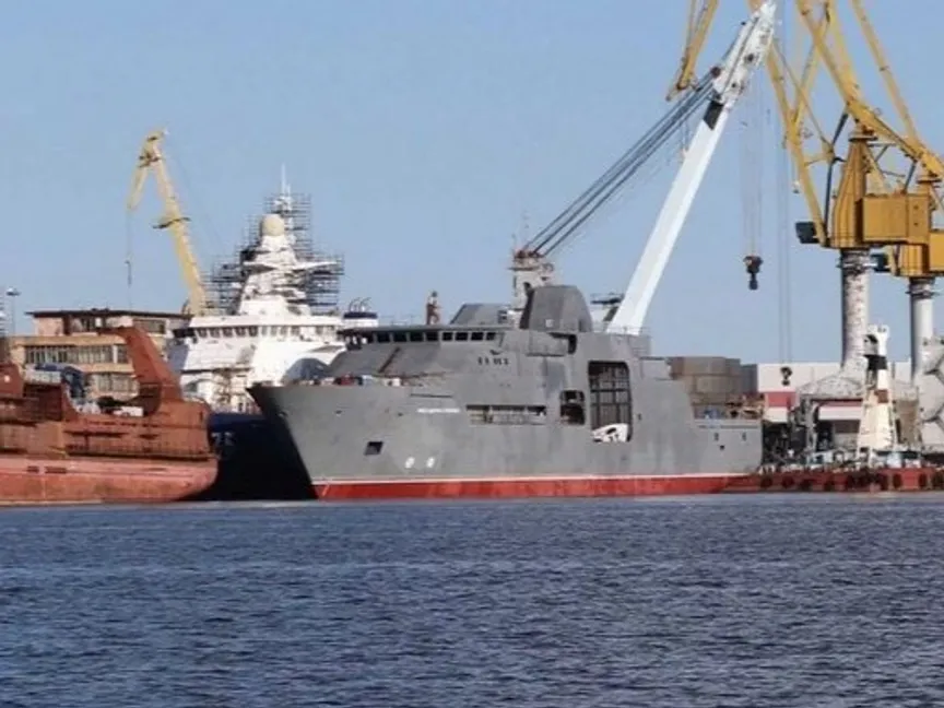 سفينة "فايس أدميرال بوريليشيف" التي أطلقتها روسيا في بحر البلطيق، وهي جزء من مشروع روسيا 22011، وهو خليفة مشروع 22010، الذي تنتمي إليه سفينة التجسس "يانتار". 5 يوليو 2025 - @TiaFarris10