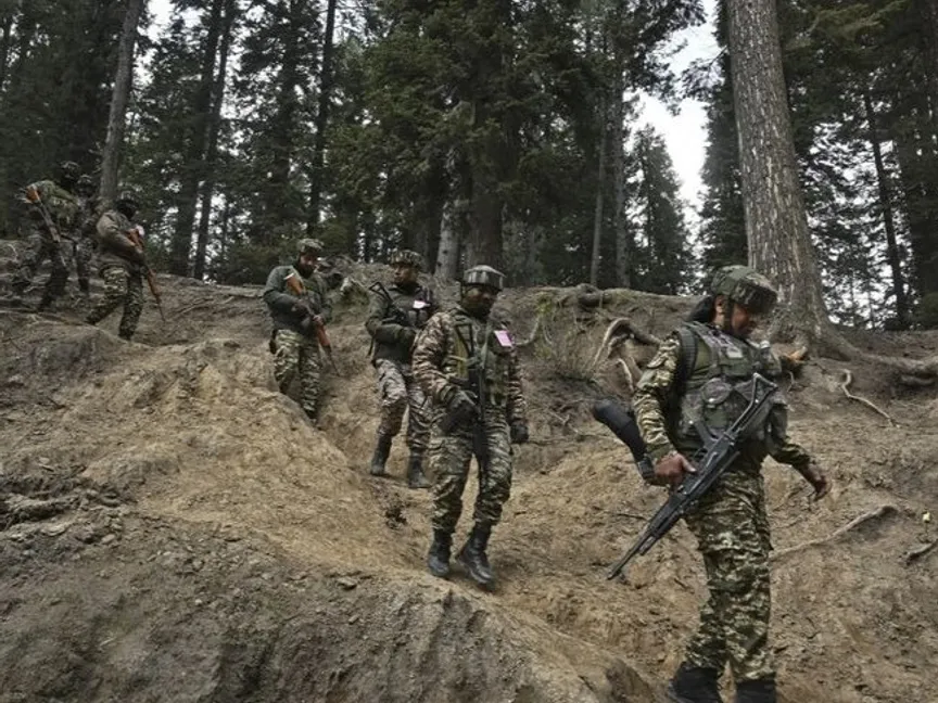 جنود هنود في سريناجار بمنطقة كشمير الهندية - بلومبرغ