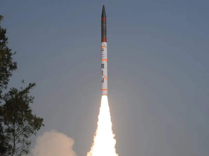 إطلاق صاروخ 'Agni-4' الباليستي بمدى 4 آلاف كيلومتر من جزيرة ويلر قبالة سواحل ولاية أوديشا شرقي الهند- 20 يناير 2014 - "وزارة الدفاع الهندية"