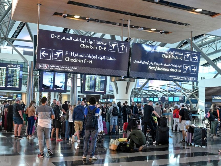 عودة تدريجية لحركة الطيران بمنطقة الخليج في ثامن أيام حرب إيران