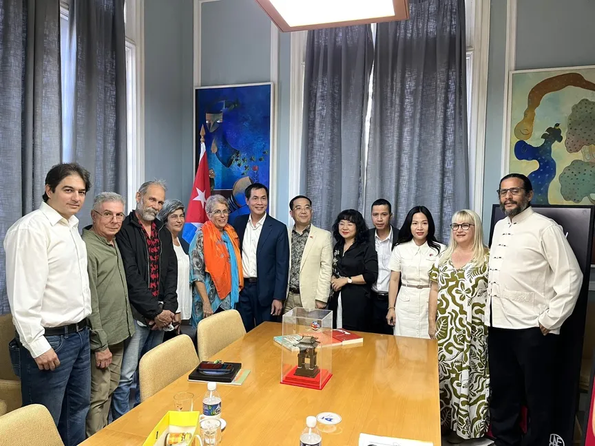 "كوبا ليست تهديداً".. 100 مثقف يطلقون نداء عالمياً للدفاع عن الجزيرة المحاصرة