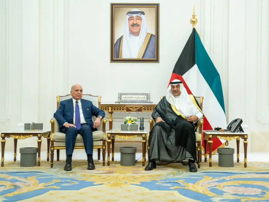 ولي العهد الكويتي الشيخ صباح خالد الحمد الصباح خلال لقائه مع وزير الخارجية العراقي فؤاد حسين في الكويت. 8 يوليو 2026 - Kuwait News Agency