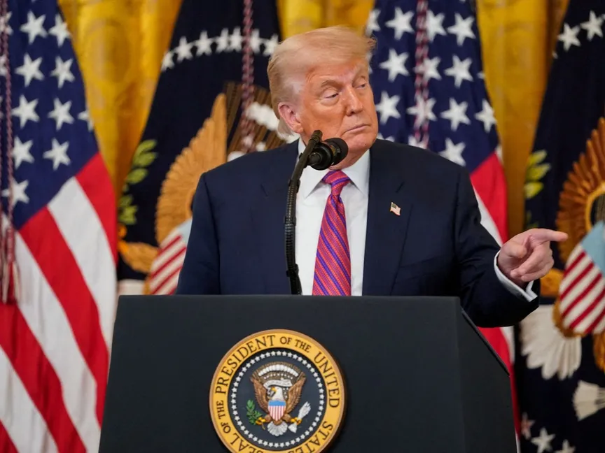 ترمب: سنواصل ضرب إيران.. وقد نرافق ناقلات النفط في مضيق هرمز