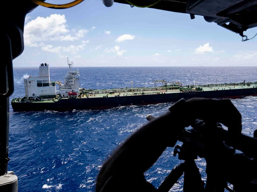 القوات الأميركية خلال عملية مصادرة سفينة "بيرثا" في المحيط الهندي. 24 فبراير 2026 - @DeptofWar