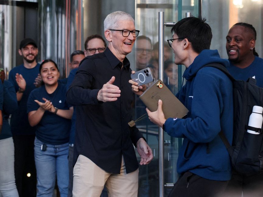 تيرنوس أبرز المرشحين.. أبل تكثف جهود البحث عن خليفة رئيسها التنفيذي تيم كوك