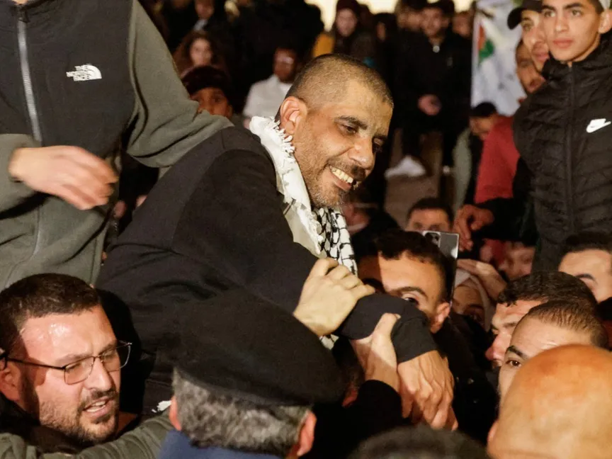 الأسير الفلسطيني زكريا الزبيدي يصل إلى رام الله بالضفة الغربية بعد إفراج إسرائيل عنه. 25 يناير 2025 - REUTERS