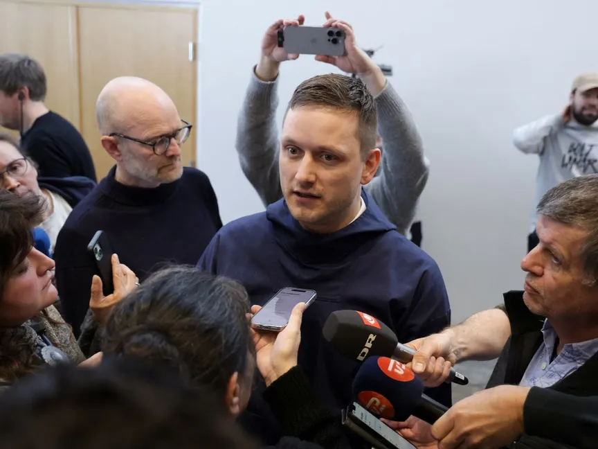 رئيس وزراء جرينلاند المنتخب ينس فريدريك نيلسن يتحدث إلى وسائل الإعلام في نوك. 28 مارس 2025. - REUTERS