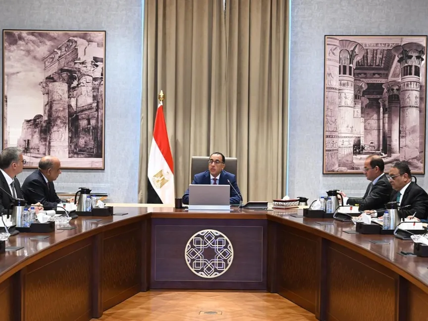 اجتماع رئيس الحكومة المصرية مصطفى مدبولي مع وزراء الكهرباء والمالية والبترول في مقر رئاسة الحكومة بالعاصمة الإدارية في مصر. 4 يوليو 2024 - facebook/EgyptianCabinet