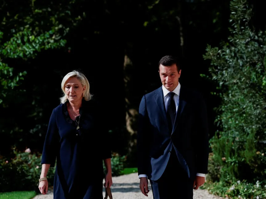 زعيمة اليمين المتطرف الفرنسي مارين لوبان، ورئيس حزب التجمع الوطني جوردان بارديلا في قصر الإليزيه في العاصمة الفرنسية باريس في 26 أغسطس 2024 - Reuters