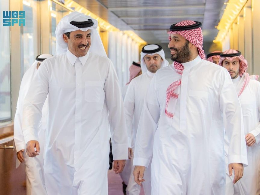 ولي العهد السعودي وأمير قطر يستعرضان هاتفياً مستجدات الأوضاع الإقليمية
