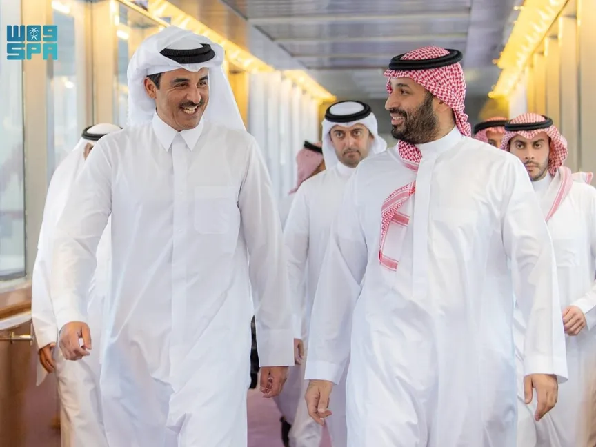 ولي العهد السعودي وأمير قطر يستعرضان هاتفياً مستجدات الأوضاع الإقليمية