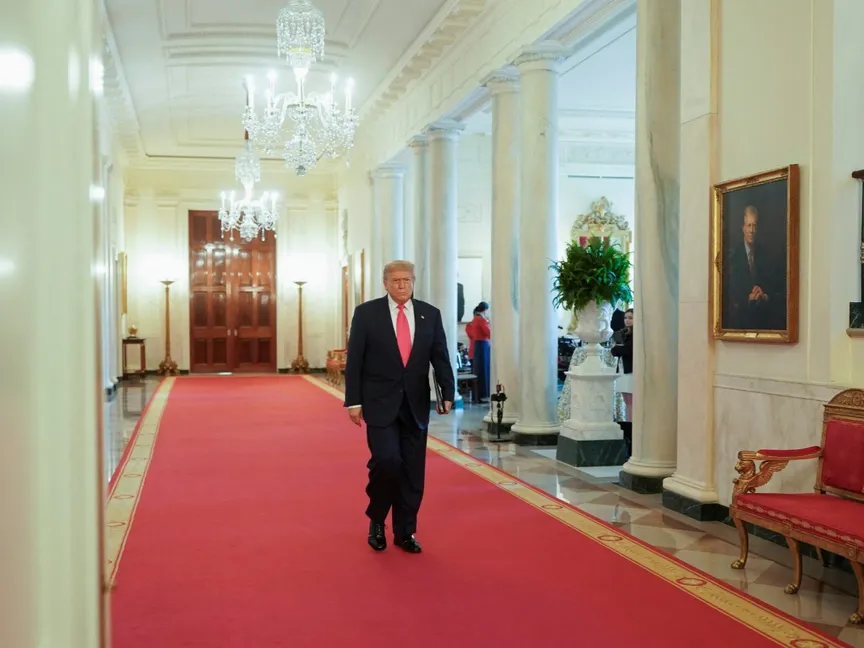 الرئيس الأميركي دونالد ترمب يتجه لعقد مؤتمر صحافي في البيت الأبيض. 26 يونيو 2025 - REUTERS