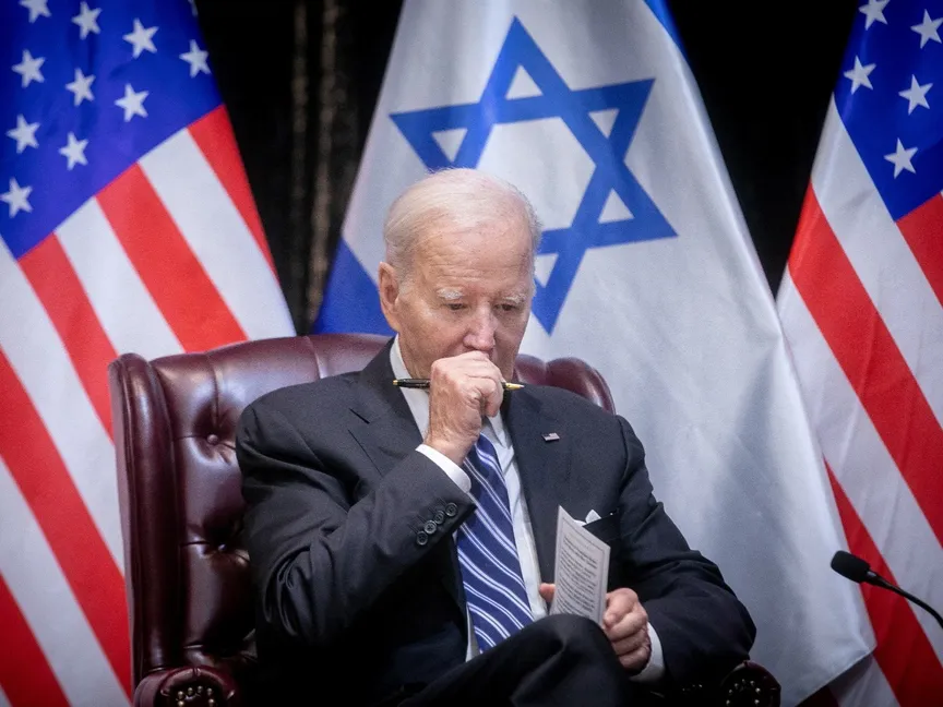 الرئيس الأميركي جو بايدن خلال اجتماع في تل أبيب مع رئيس الوزراء الإسرائيلي بنيامين نتنياهو لمناقشة الصراع المستمر بين إسرائيل وحماس. 18 أكتوبر 2023 - Reuters