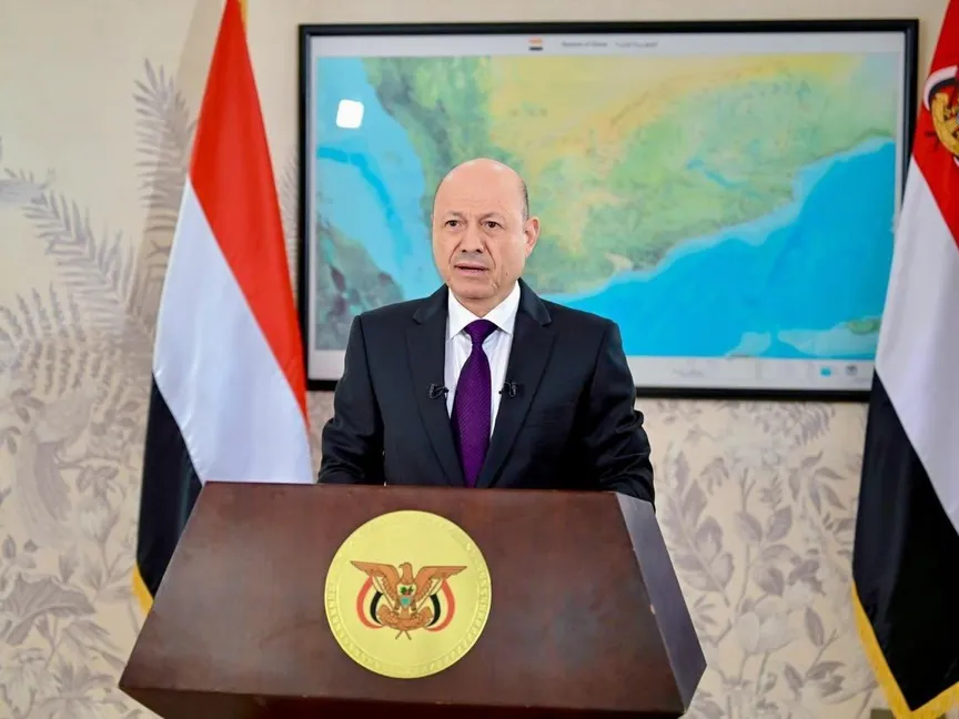 رئيس مجلس القيادة الرئاسي اليمني رشاد العليمي خلال إلقائه كلمة سابقاً، 13 أكتوبر 2025. - x/PresidentRashad