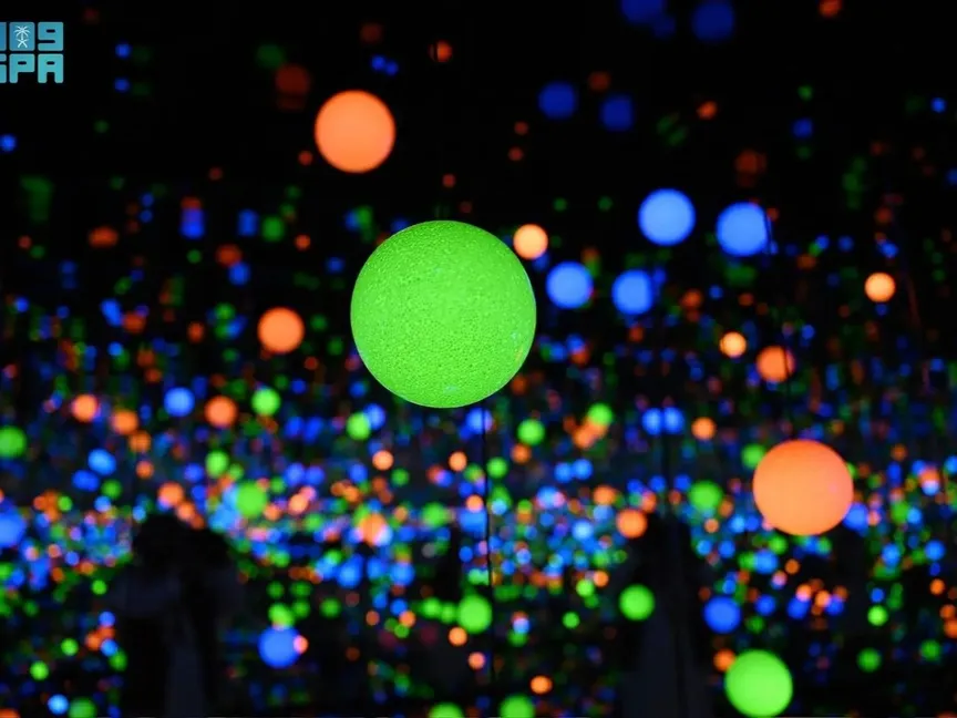 تركيب فني لليابانية يايوي كوساما في العلا - واس