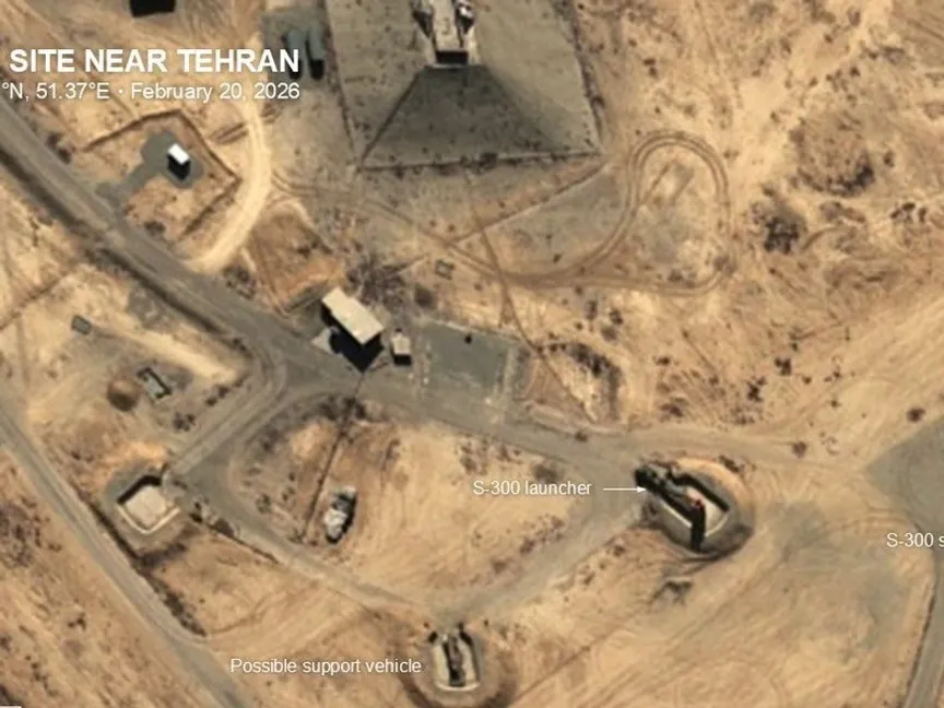 صورة بالأقمار الاصطناعية تظهر نشر إيران منظومات الدفاع الجوي S-300PMU-2 بعيدة المدى، 20 فبراير 2026 - @OSINTWarfare