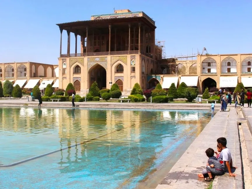 ساحة نقش جهان في مدينة أصفهان التاريخية. 24 فبراير 2021 - parametric-architecture.com