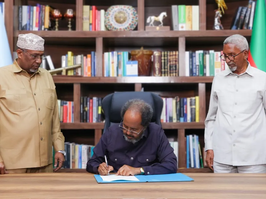 رئيس الصومال يوقع قانوناً يُبطل مذكرة تفاهم بين إثيوبيا وأرض الصومال