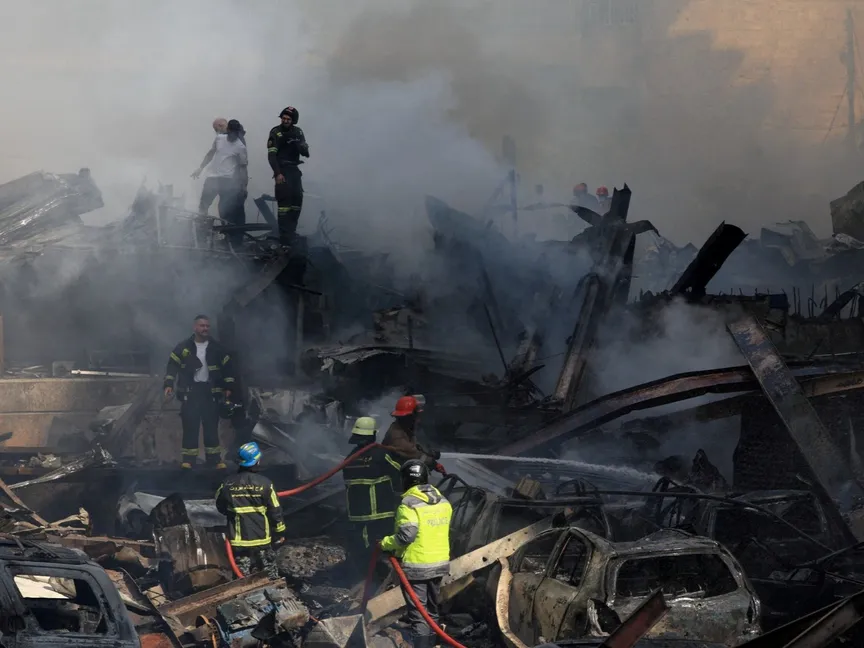 أحد الأحياء السكنية وسط العاصمة اللبنانية بيروت بعد تعرضه لغارات إسرائيلية. 8 أبريل 2026 - Reuters