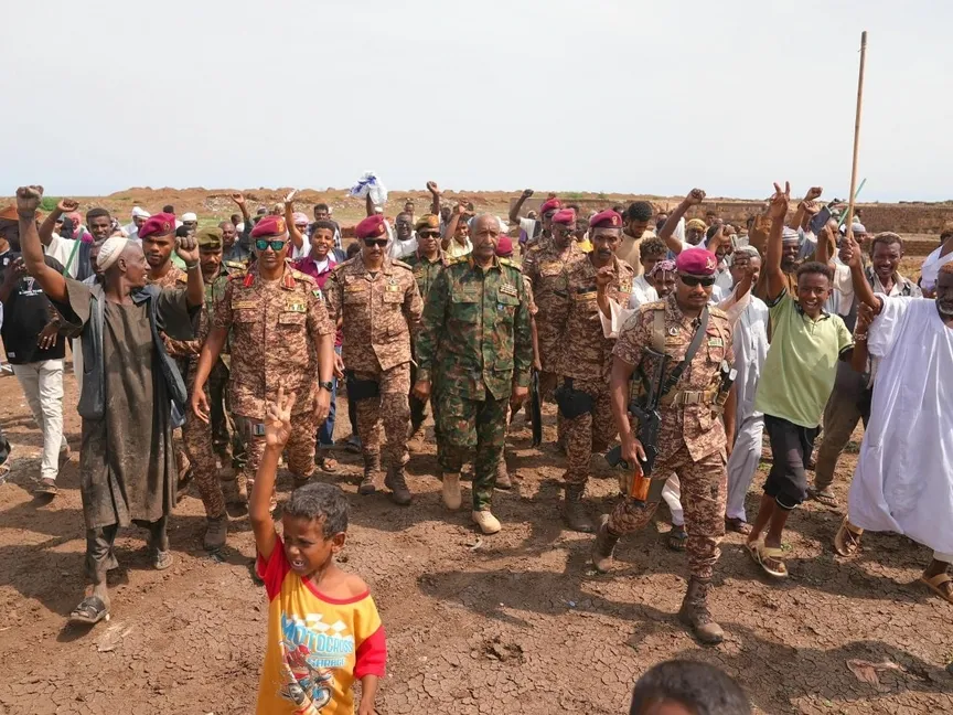 رئيس مجلس السيادة السوداني عبد الفتاح البرهان في زيارة لودالنورة بولاية الجزيرة. 5 أغسطس 2025 - facebook/sudanese.armed.forces
