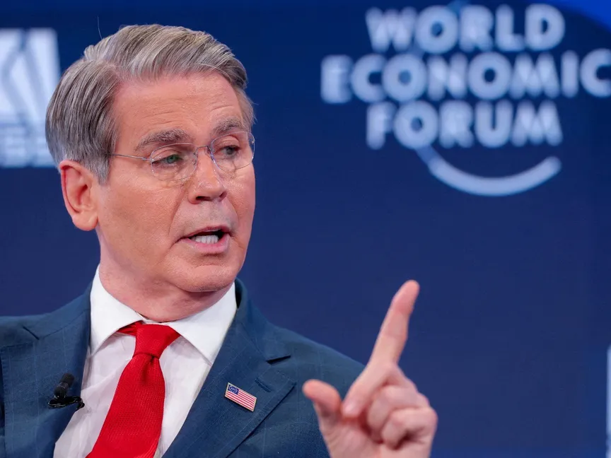 وزير الخزانة الأميركي: قوات البحرية سترافق ناقلات النفط عبر مضيق هرمز