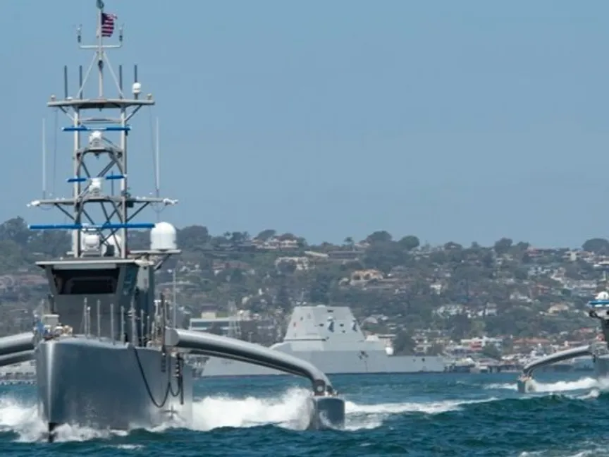 السفن السطحية غير المأهولة Seahawk وFront وSea Hunter في الأسطول الأميركي بالمحيط الهادئ، 21 في أبريل 2021 - defenseone.com