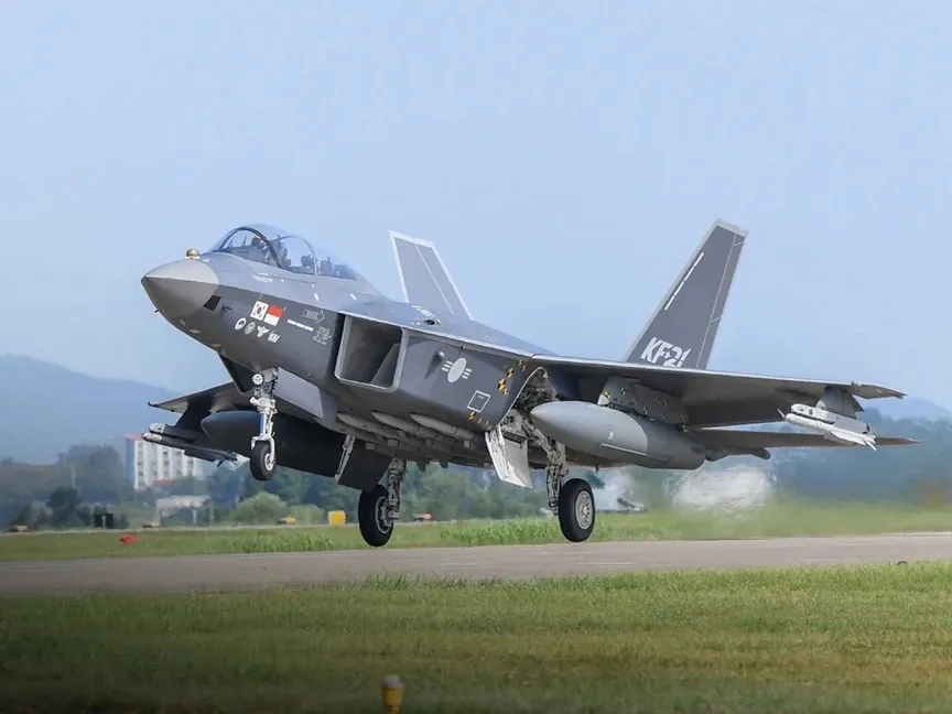 مقاتلة كورية جنوبية من طراز KF-21 في صورة غير مؤرخة - .
