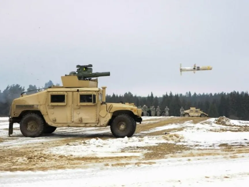 إطلاق صاروخ تاو من مركبة تابعة للقوة المشتركة متعددة الجنسيات في ألمانيا. - RTX