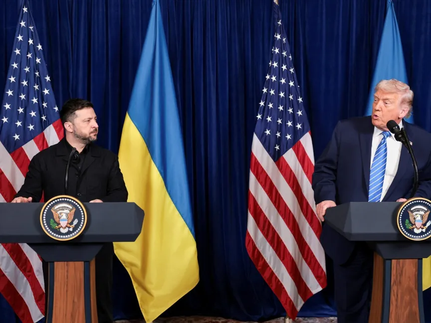 الرئيس الأميركي دونالد ترمب ونظيره الأوكراني فولوديمير زيلينسكي يعقدان مؤتمراً صحافياً بعد اجتماع في فلوريدا. 28 ديسمبر 2025 - Reuters