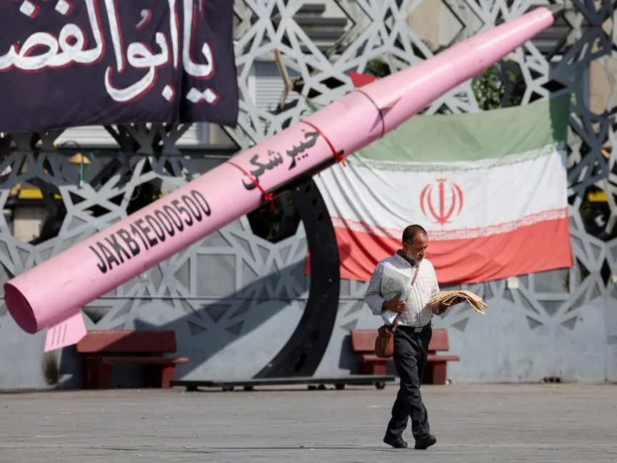 محللان: واشنطن وطهران في مرحلة انتقالية بين الضغط والتفاوض
