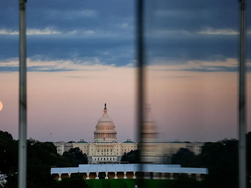 قبة مبنى الكابيتول خلال اليوم السادس من إغلاق الحكومة الفيدرالية في واشنطن العاصمة. 6 أكتوبر 2025 - REUTERS