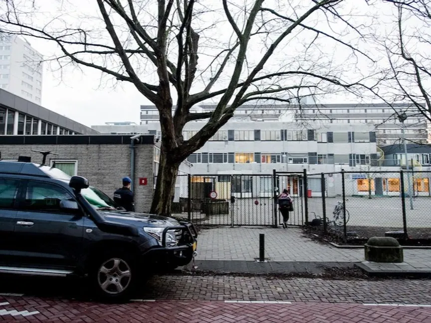 انفجار يلحق أضراراً بمدرسة يهودية في أمستردام