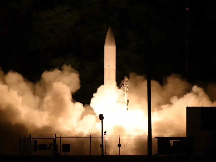 إطلاق جسم انزلاقي فرط صوتي شائع C-HGB من منشأة اختبار الصواريخ في المحيط الهادئ في جزيرة كاواي - Defence-blog