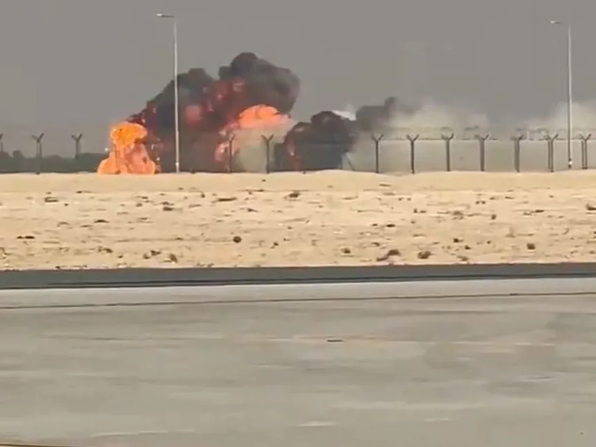 تحطم طائرة هندية خلال تحليقها بمعرض دبي للطيران، 21 نوفمبر 2025 - X