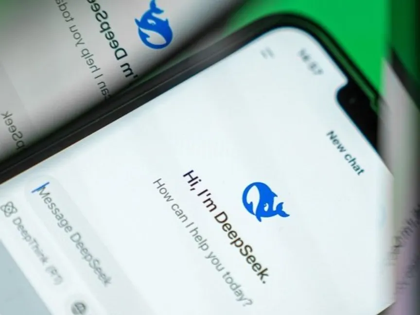 تطبيق "ديب سيك" على شاشة هاتف ذكي - Bloomberg