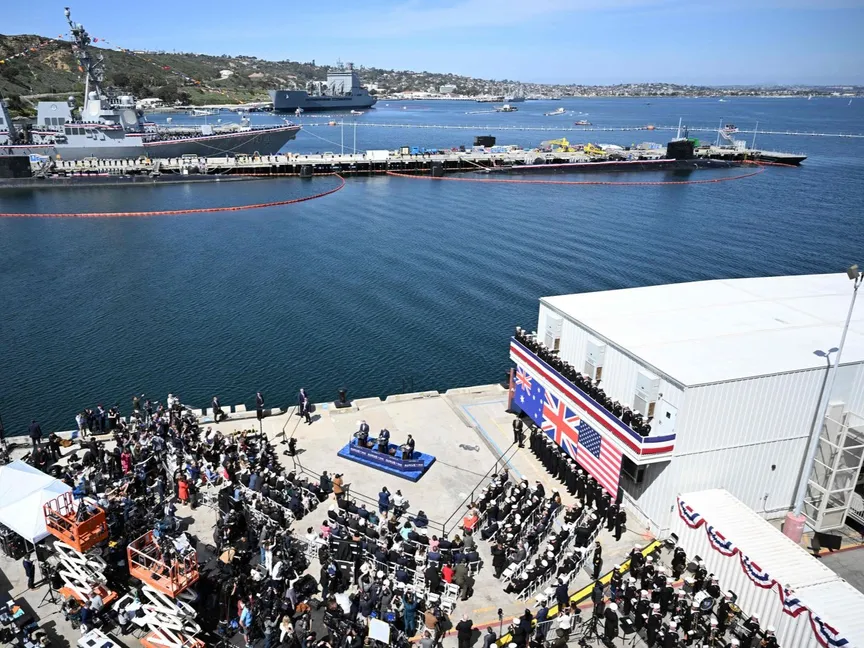 زعماء الولايات المتحدة وبريطانيا وأستراليا خلال فعالية في كاليفورنيا بشأن اتفاق "أوكوس" للغواصات النووية. 13 مارس 2023 - AFP