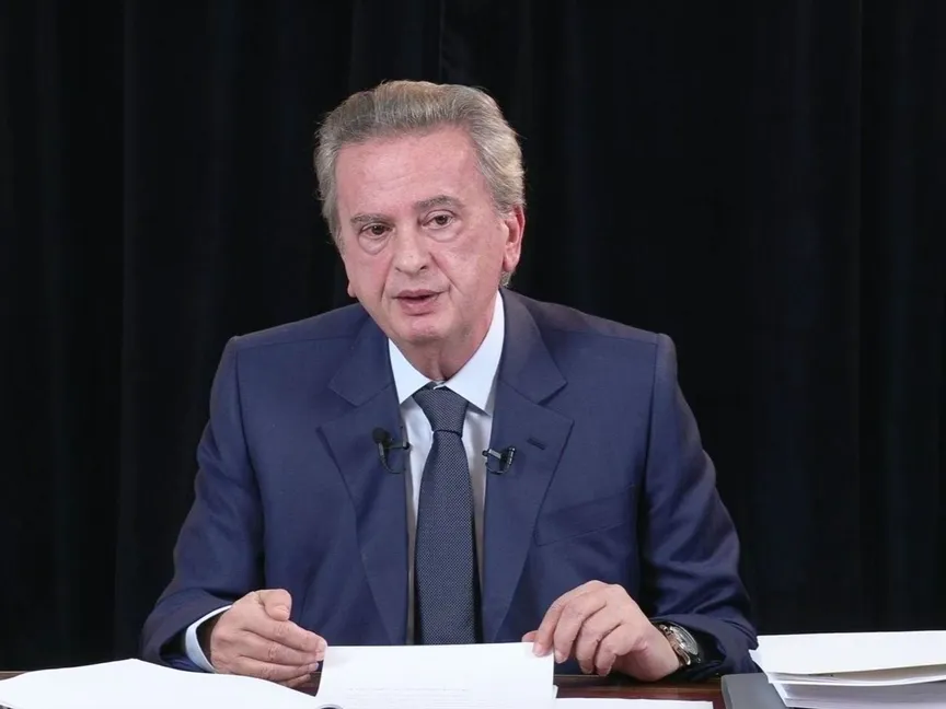 حاكم مصرف لبنان رياض سلامة أثناء خطاب متلفز في بيروت - أبريل 2020 - AFP