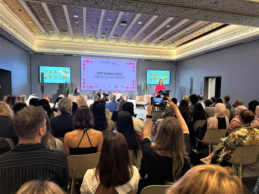 "آرت دبي" يحمل أصوات الجنوب العالمي والهجرة والهويات