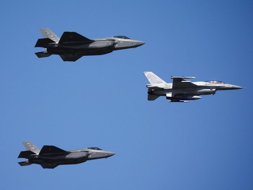 بولندا تعلن التأهب وتغلق مطارات بالتزامن مع هجمات روسية على أوكرانيا