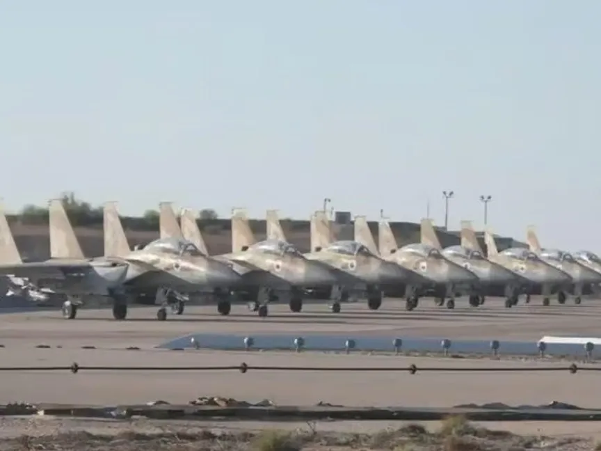 صورة نشرها الجيش الإسرائيلي تظهر المقاتلات الإسرائيلية قبل انطلاقها لتنفيذ هجوم ضاحية بيروت. 28 سبتمبر 2024 - ynet