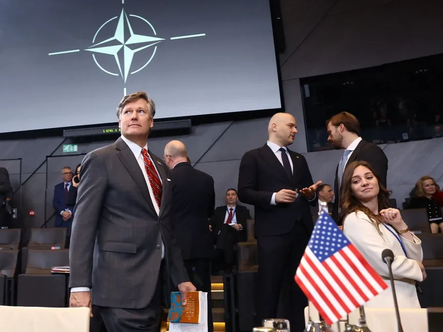 نائب وزير الخارجية الأميركي كريستوفر لانداو خلال اجتماع وزراء خارجية حلف شمال الأطلسي (الناتو) في بروكسل، بلجيكا. 3 ديسمبر 2025 - REUTERS