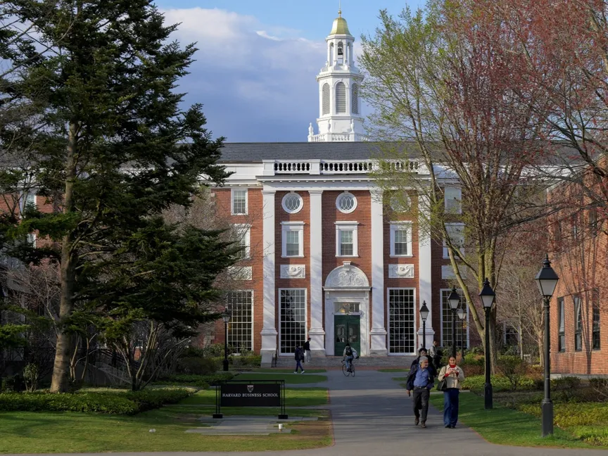 حرم كلية إدارة الأعمال بجامعة هارفارد في كامبريدج بماساتشوستس في الولايات المتحدة. 15 أبريل 2025 - Reuters